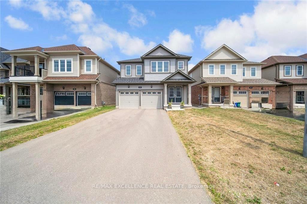 Front of 44 Cottonwood Crescent