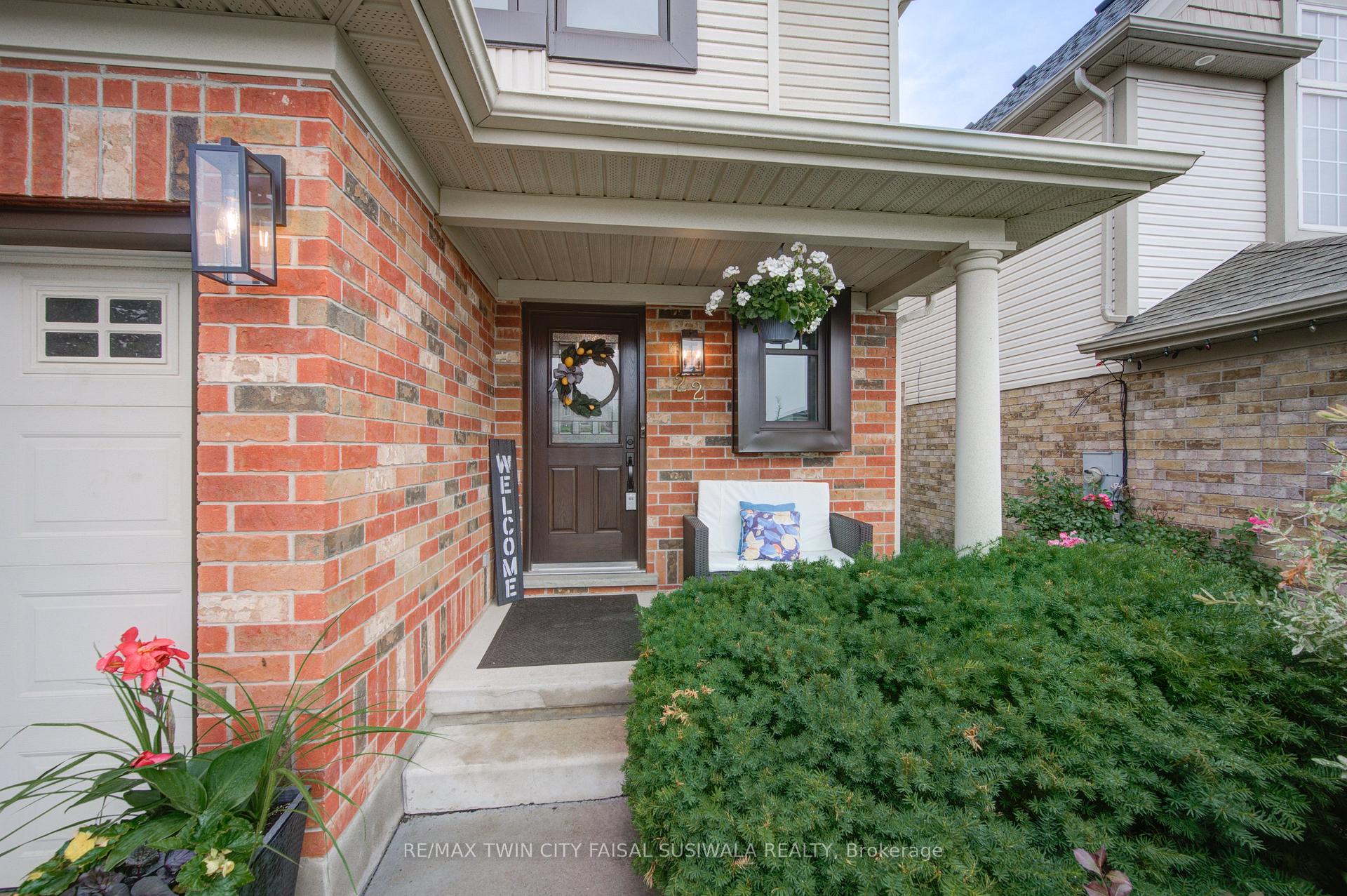 Photo 2 of 22 Pebblecreek Drive, Kitchener — HOMEH