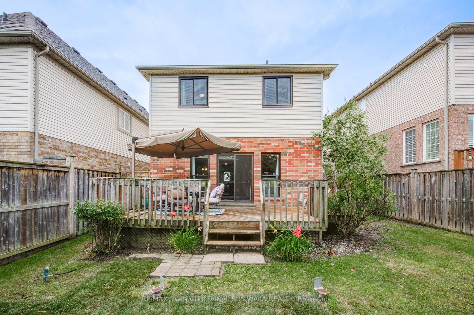 Photo 3 of 22 Pebblecreek Drive, Kitchener — HOMEH