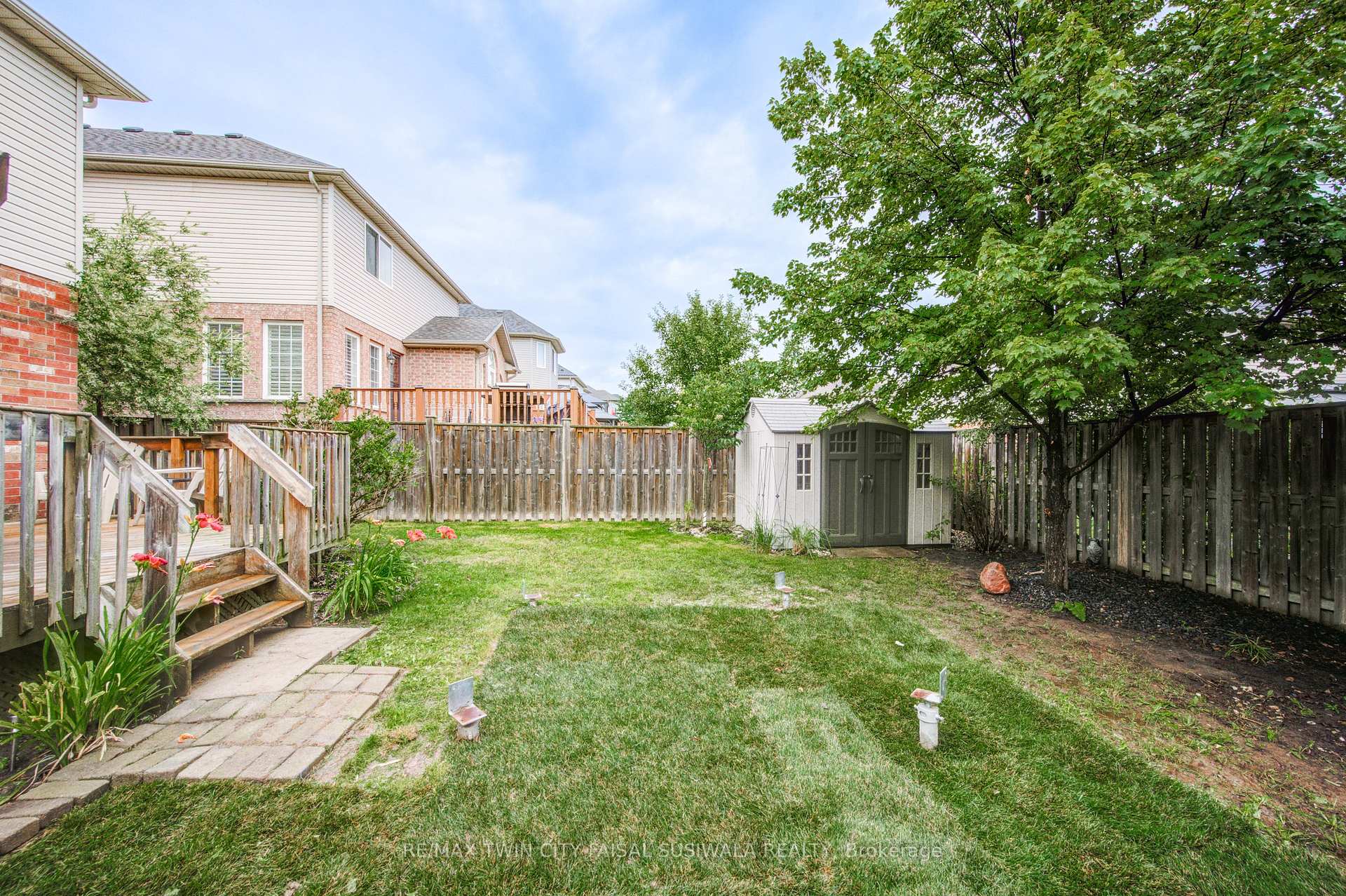 Photo 4 of 22 Pebblecreek Drive, Kitchener — HOMEH