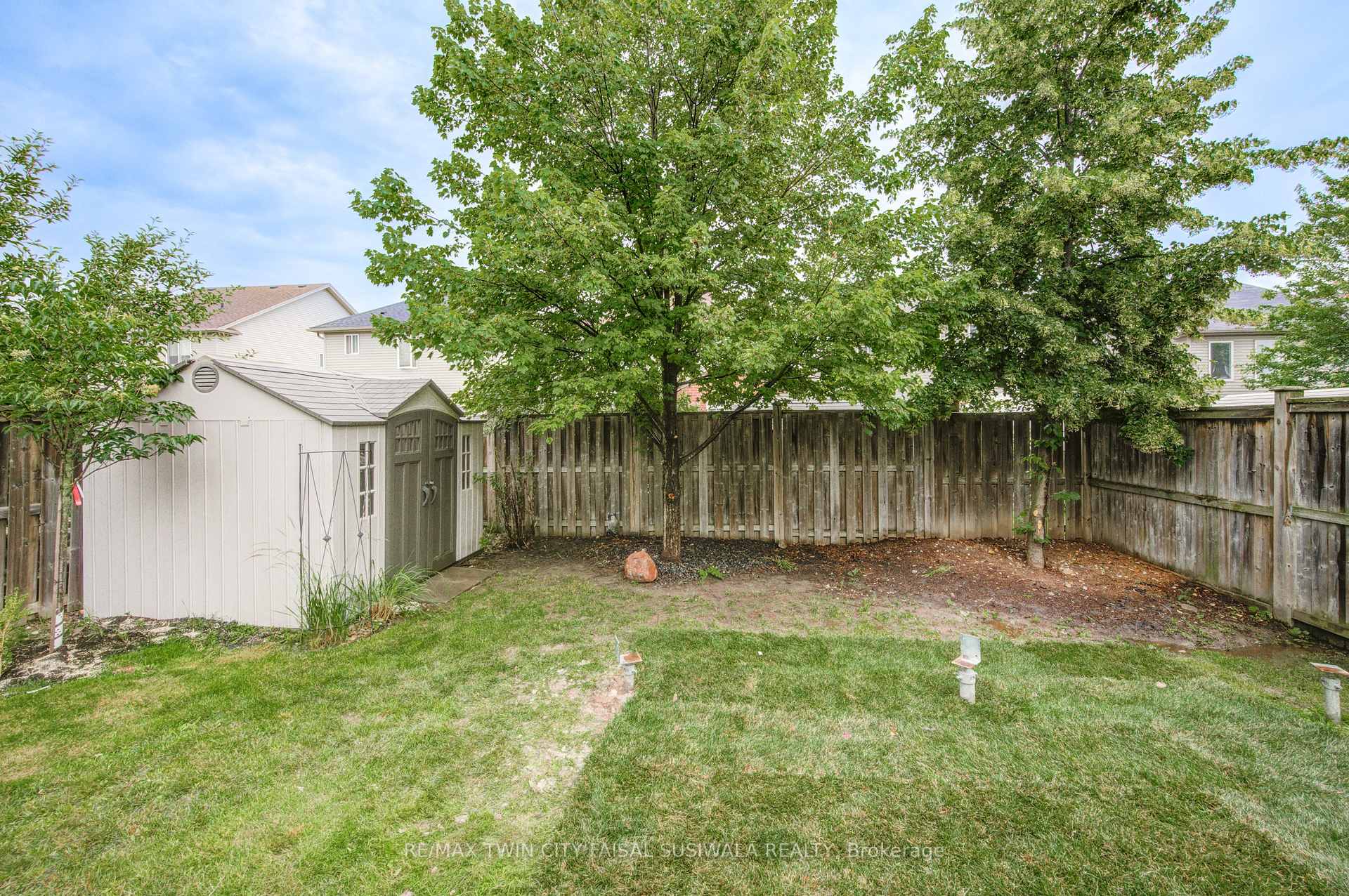 Photo 5 of 22 Pebblecreek Drive, Kitchener — HOMEH