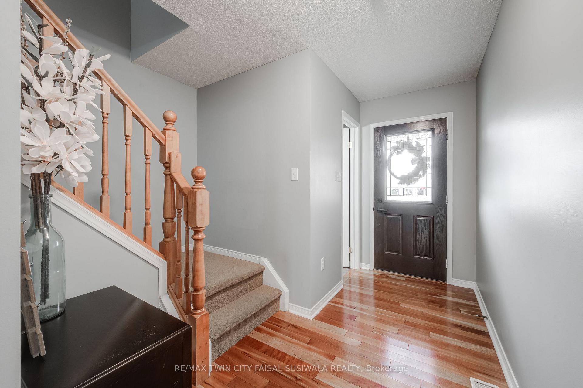 Photo 8 of 22 Pebblecreek Drive, Kitchener — HOMEH