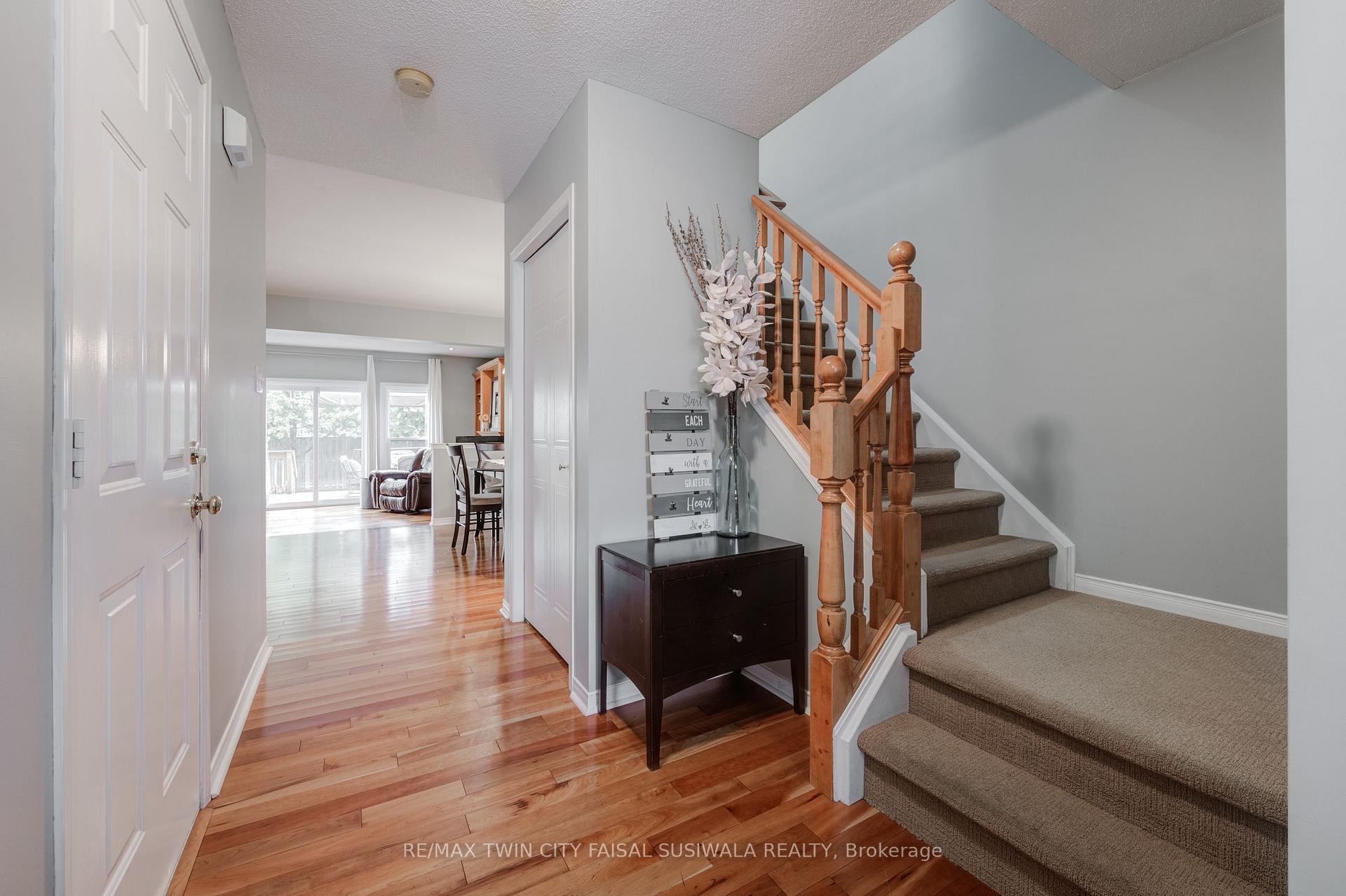Photo 11 of 22 Pebblecreek Drive, Kitchener — HOMEH