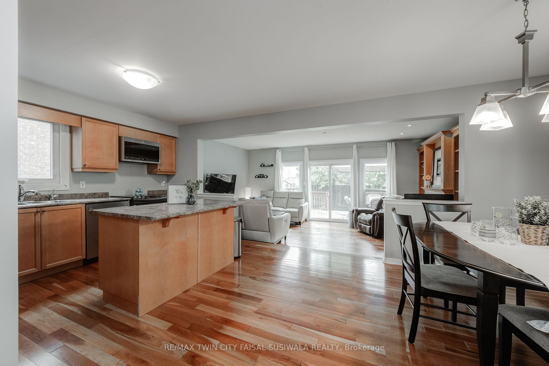 Photo 12 of 22 Pebblecreek Drive, Kitchener — HOMEH