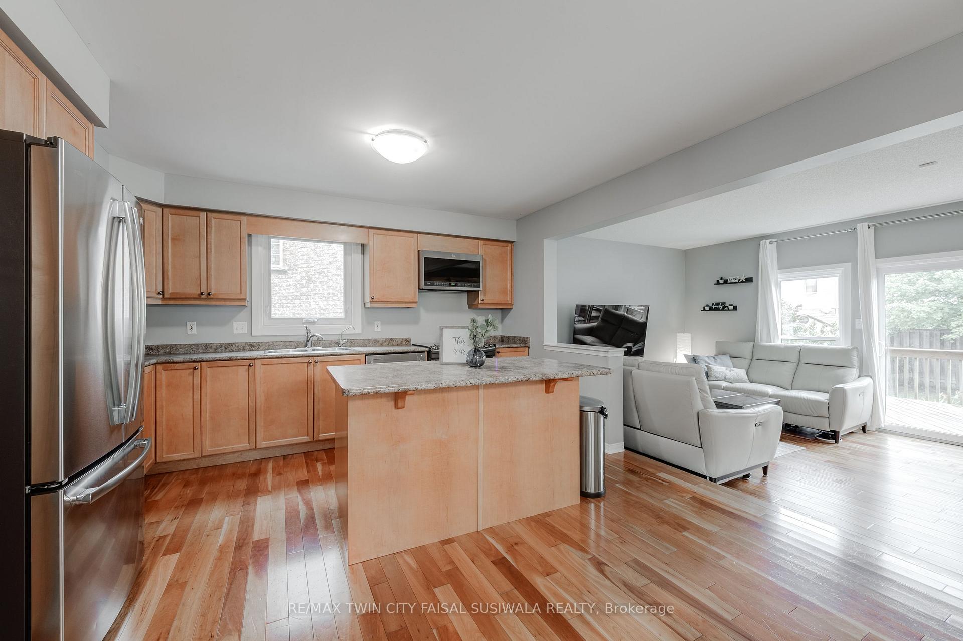 Photo 13 of 22 Pebblecreek Drive, Kitchener — HOMEH
