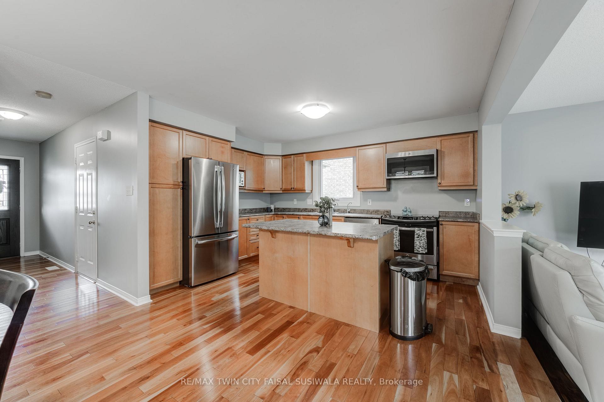 Photo 14 of 22 Pebblecreek Drive, Kitchener — HOMEH