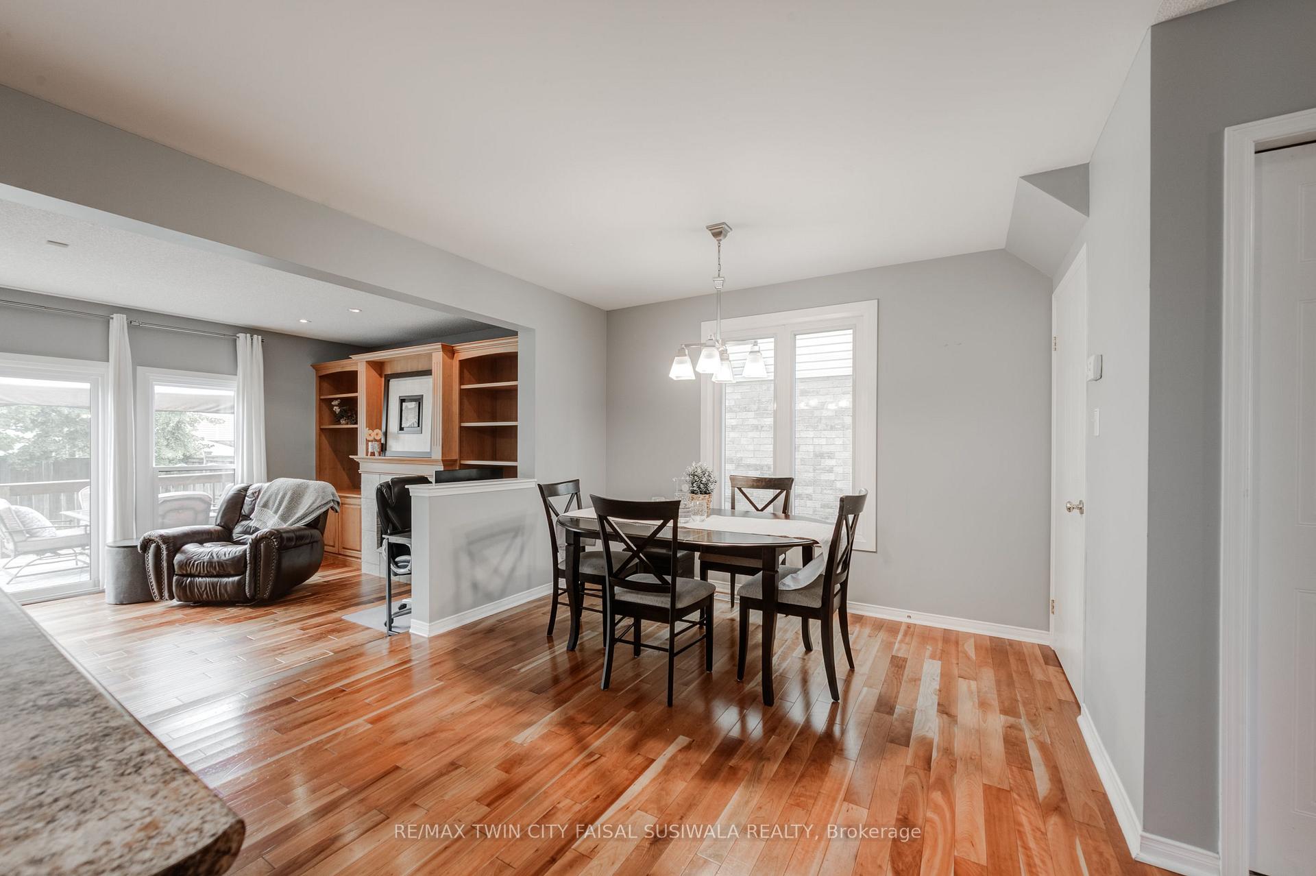 Photo 17 of 22 Pebblecreek Drive, Kitchener — HOMEH