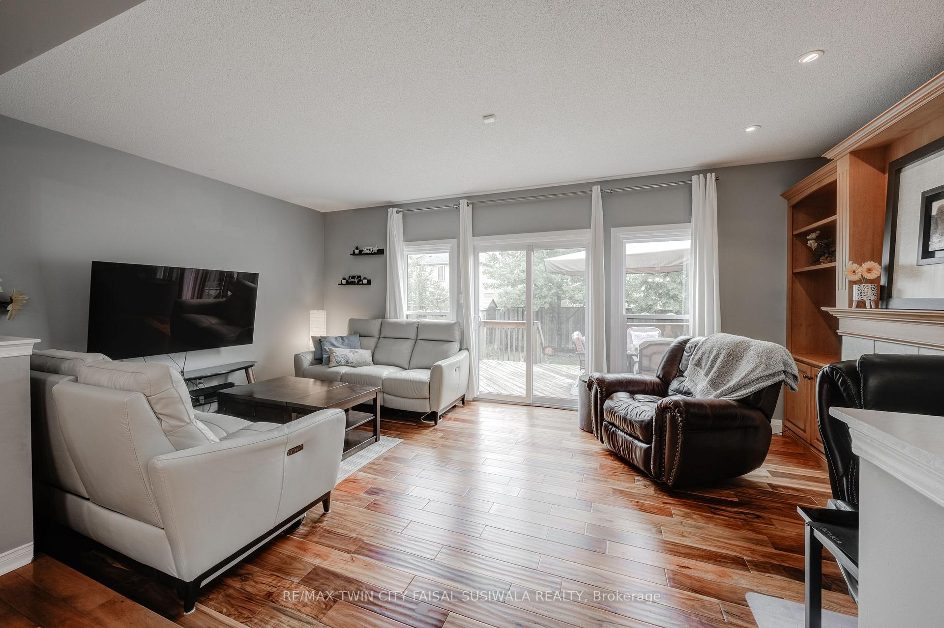 Photo 18 of 22 Pebblecreek Drive, Kitchener — HOMEH