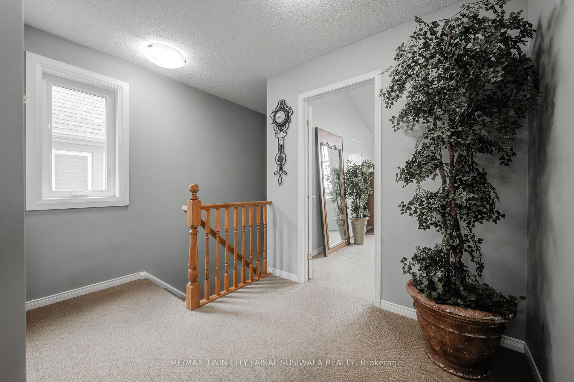 Photo 24 of 22 Pebblecreek Drive, Kitchener — HOMEH