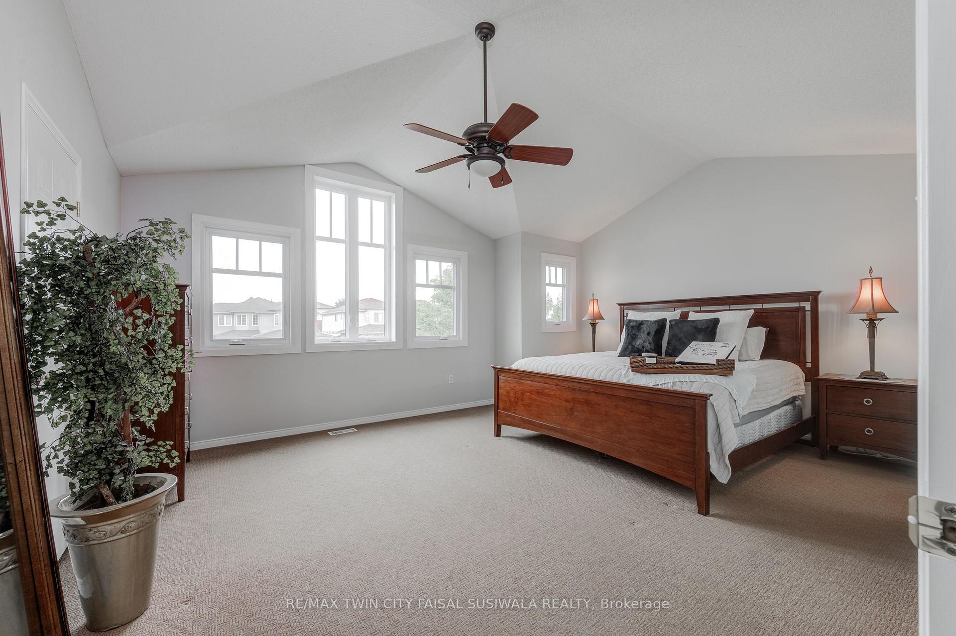 Photo 25 of 22 Pebblecreek Drive, Kitchener — HOMEH