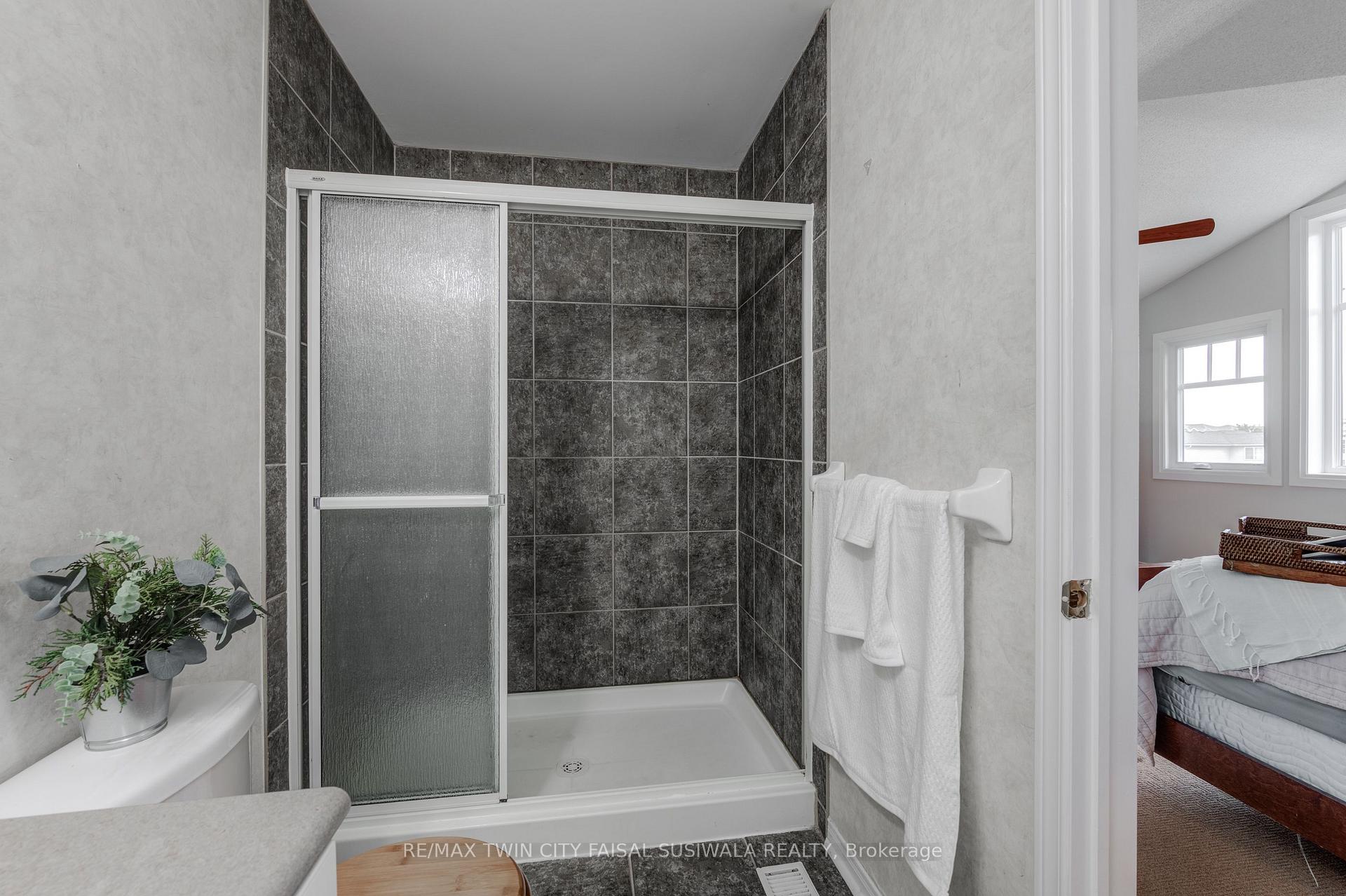 Photo 29 of 22 Pebblecreek Drive, Kitchener — HOMEH