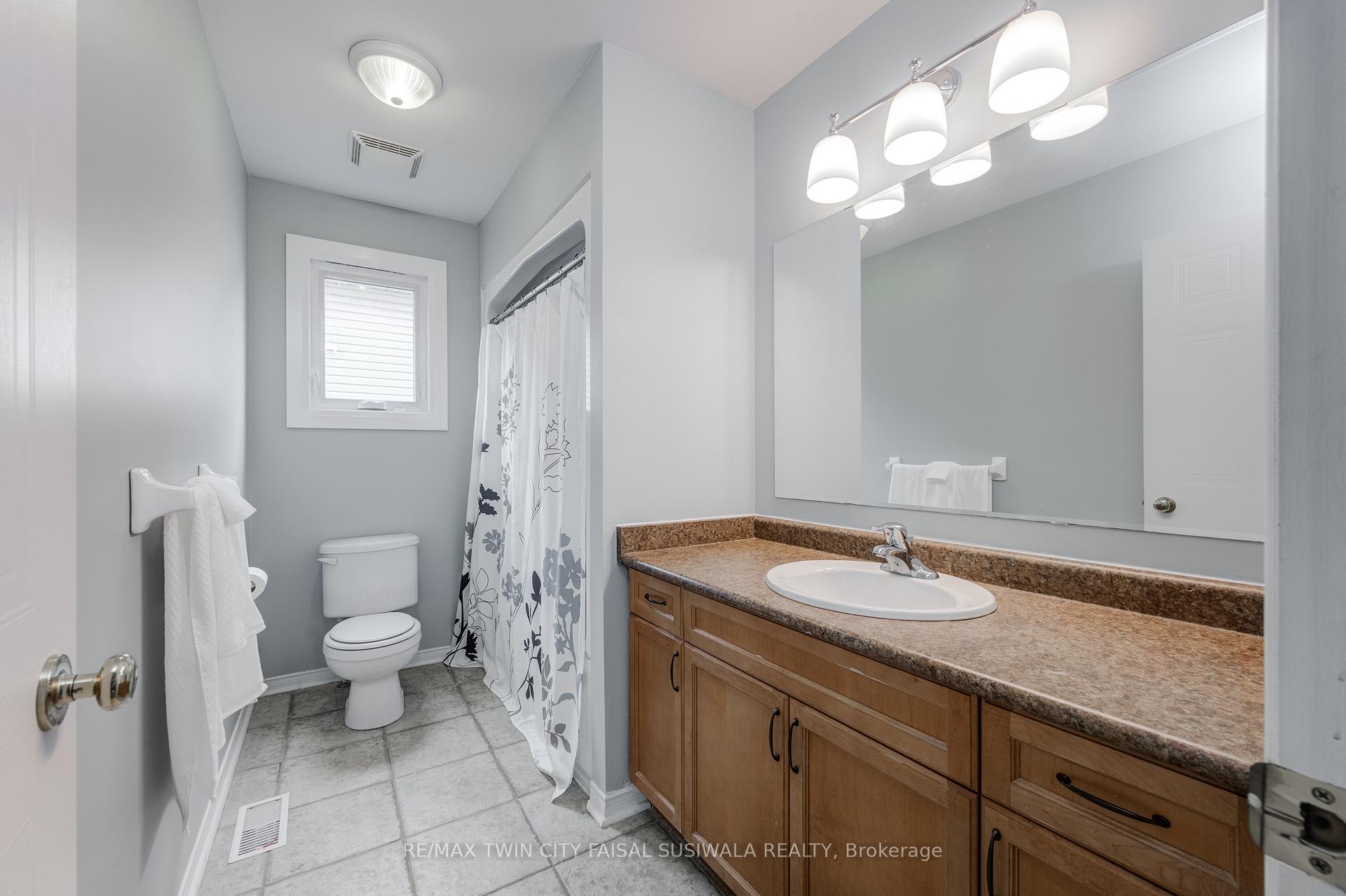 Photo 32 of 22 Pebblecreek Drive, Kitchener — HOMEH