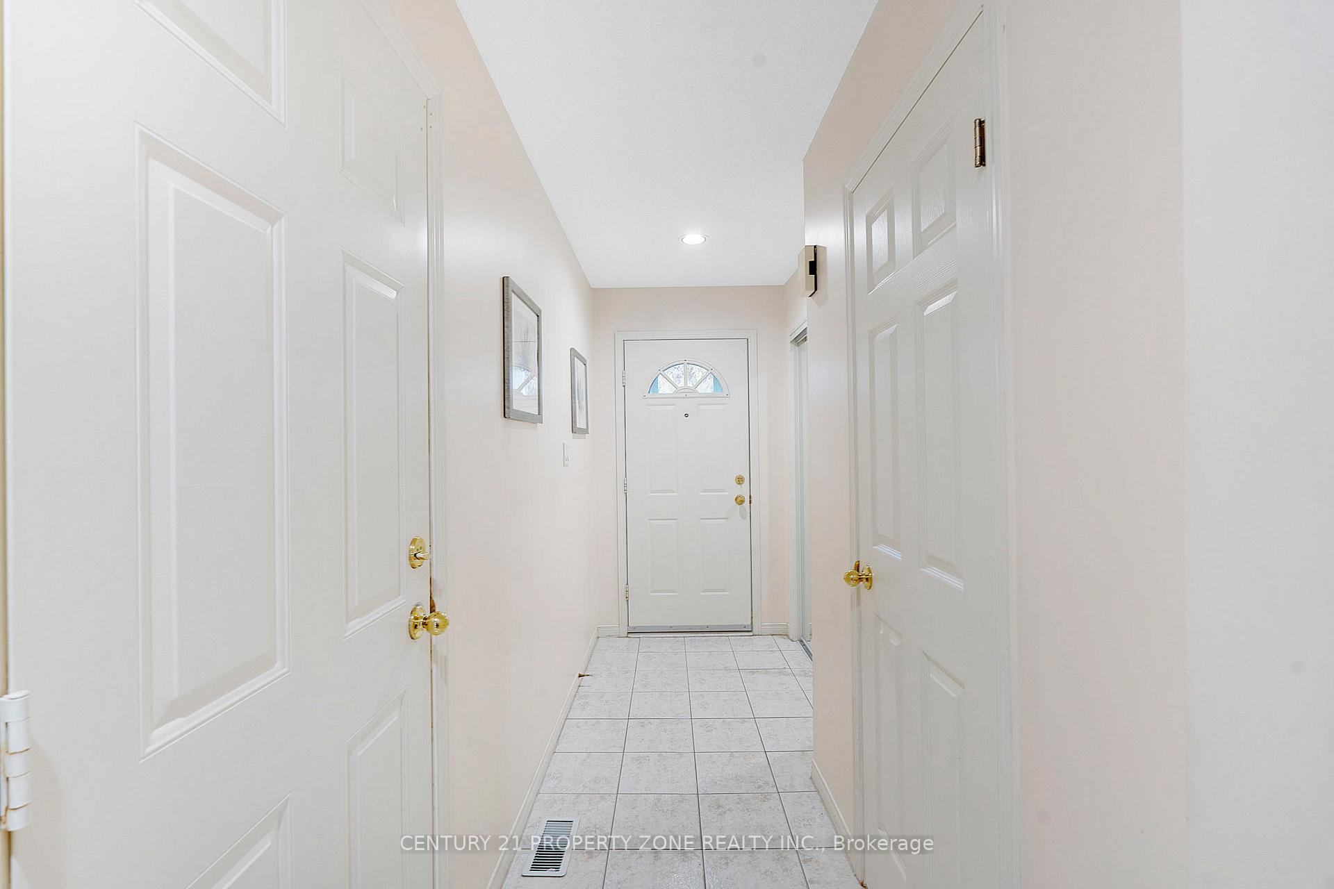 Photo 4 of Unit 2, 1809 Upper Wentworth Street, Hamilton, Allison — HOMEH