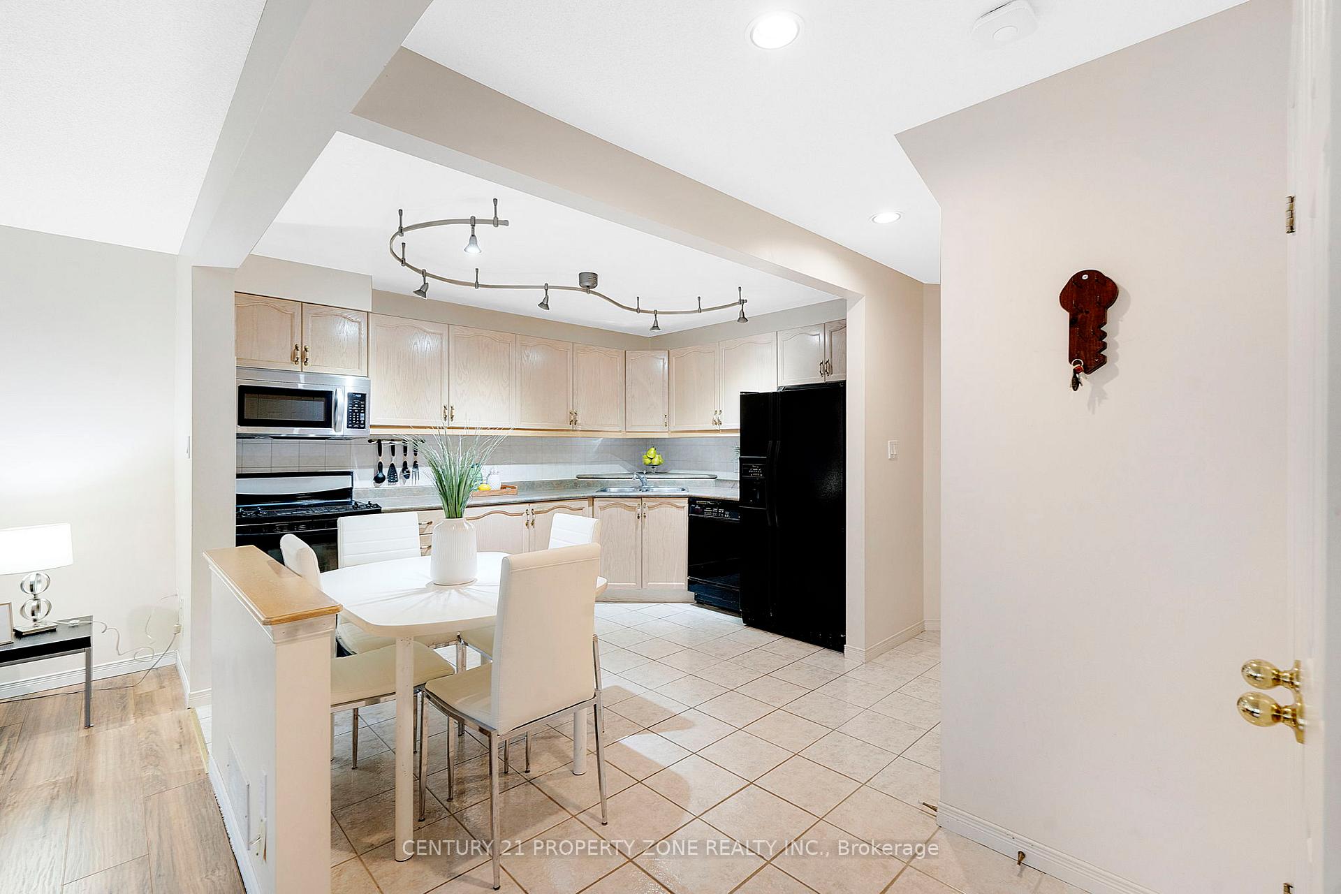 Photo 8 of Unit 2, 1809 Upper Wentworth Street, Hamilton, Allison — HOMEH