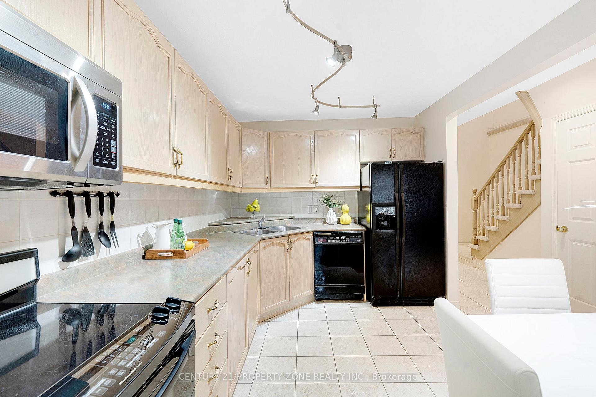 Photo 9 of Unit 2, 1809 Upper Wentworth Street, Hamilton, Allison — HOMEH