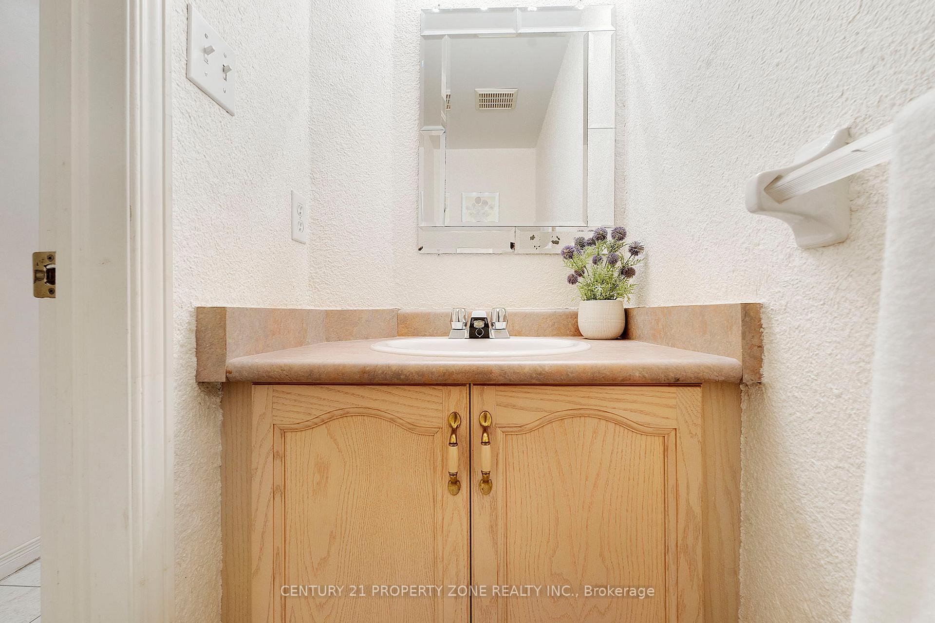 Photo 12 of Unit 2, 1809 Upper Wentworth Street, Hamilton, Allison — HOMEH