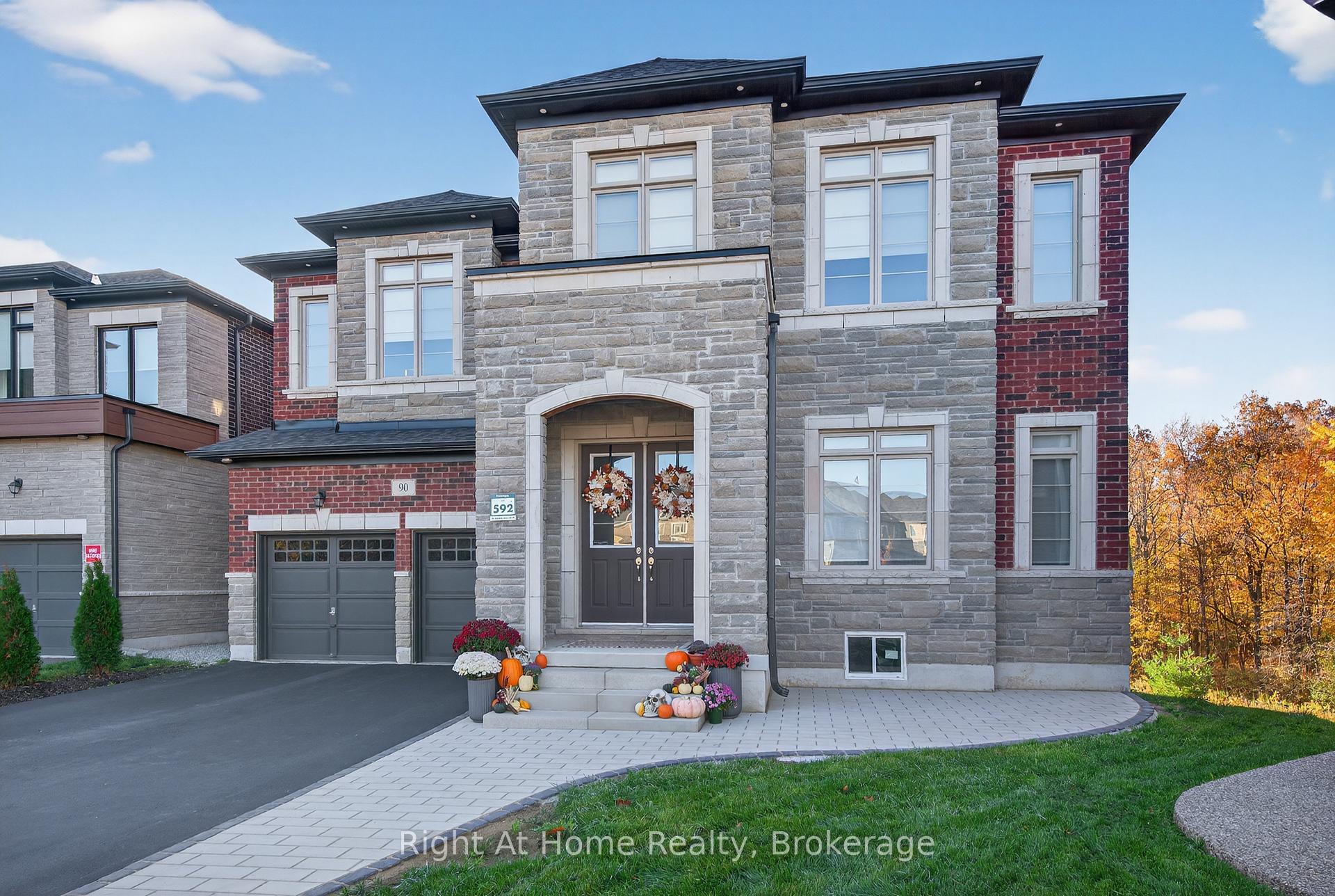 Photo 2 of 90 Smokey Hollow Place, Hamilton, Waterdown — HOMEH