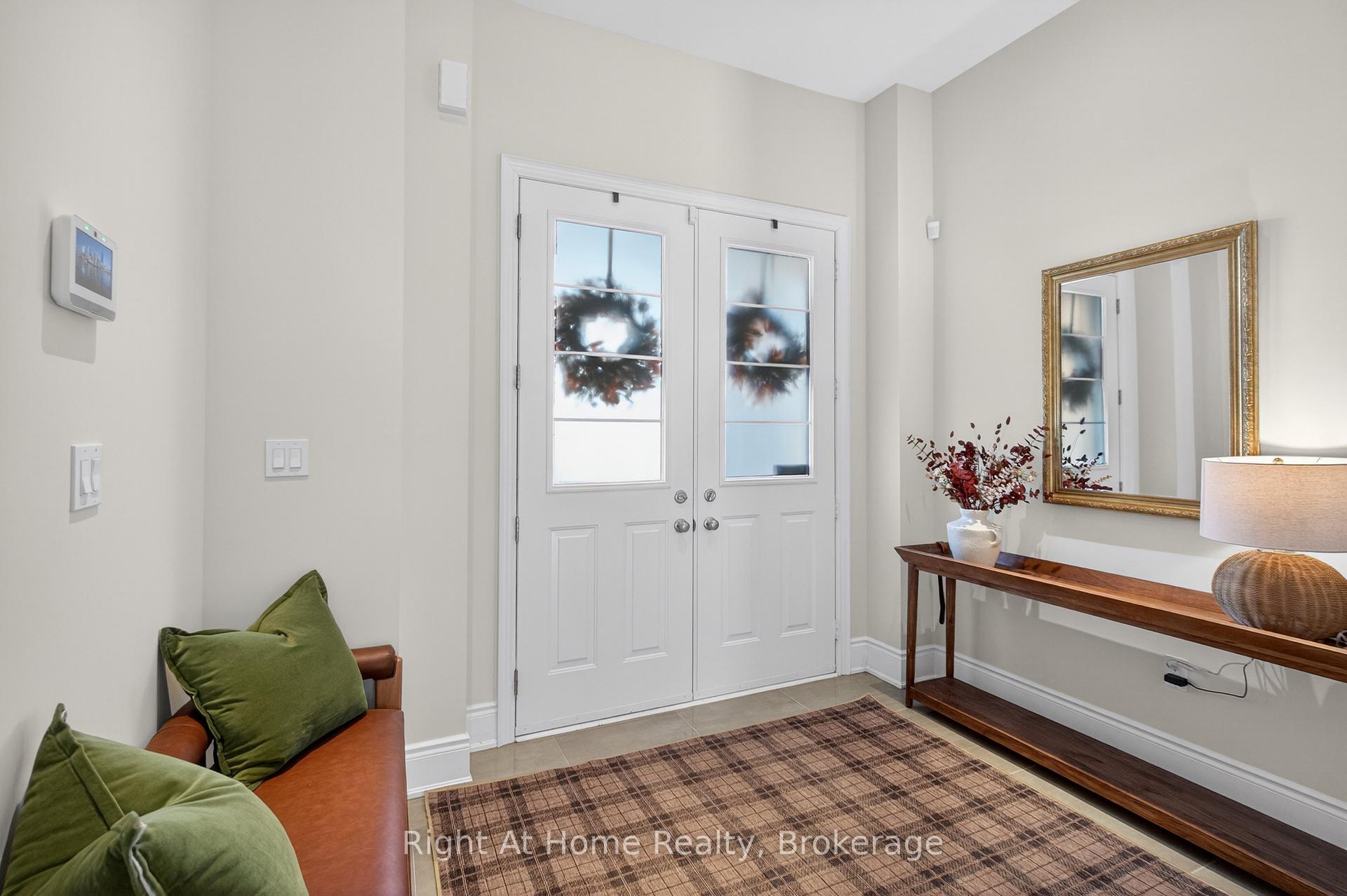 Photo 3 of 90 Smokey Hollow Place, Hamilton, Waterdown — HOMEH