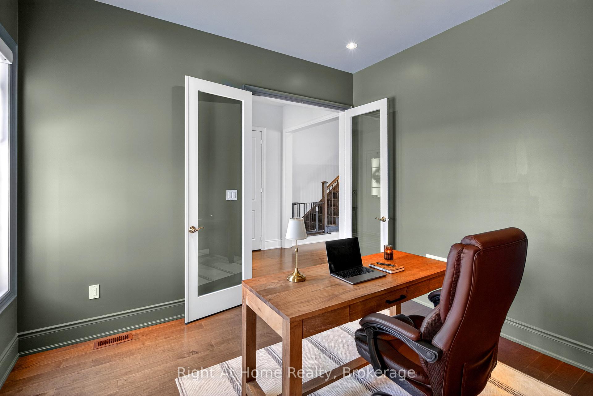 Photo 6 of 90 Smokey Hollow Place, Hamilton, Waterdown — HOMEH