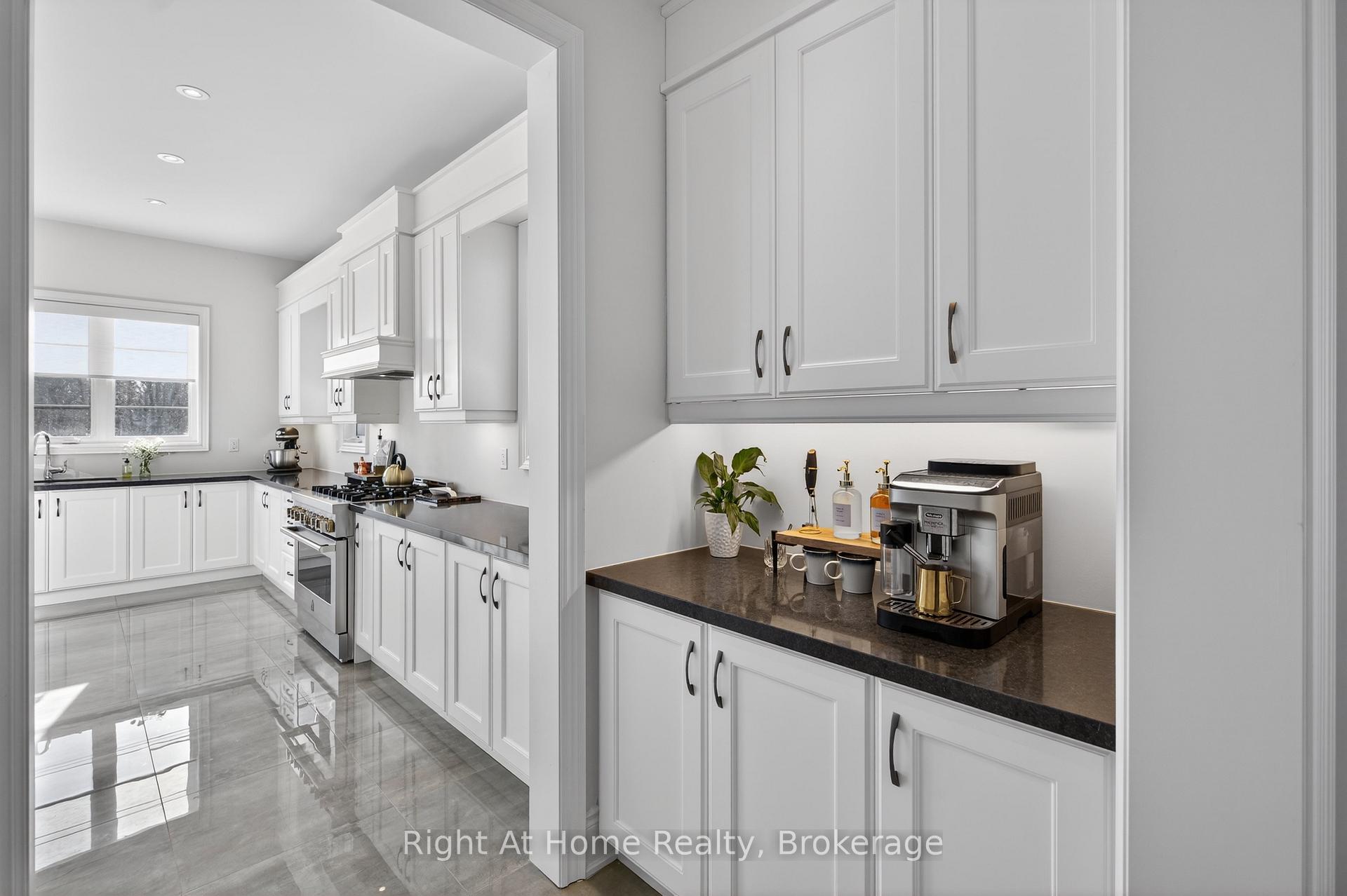 Photo 10 of 90 Smokey Hollow Place, Hamilton, Waterdown — HOMEH