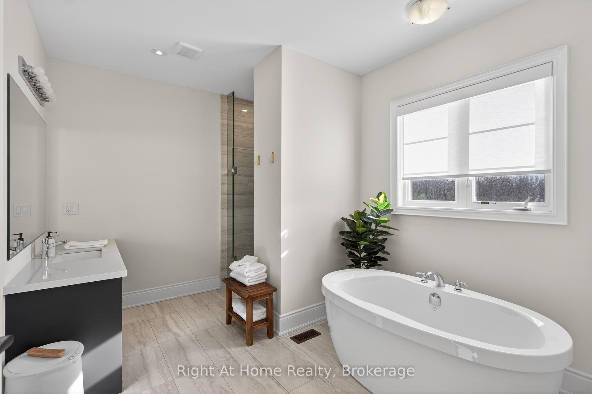 Photo 23 of 90 Smokey Hollow Place, Hamilton, Waterdown — HOMEH