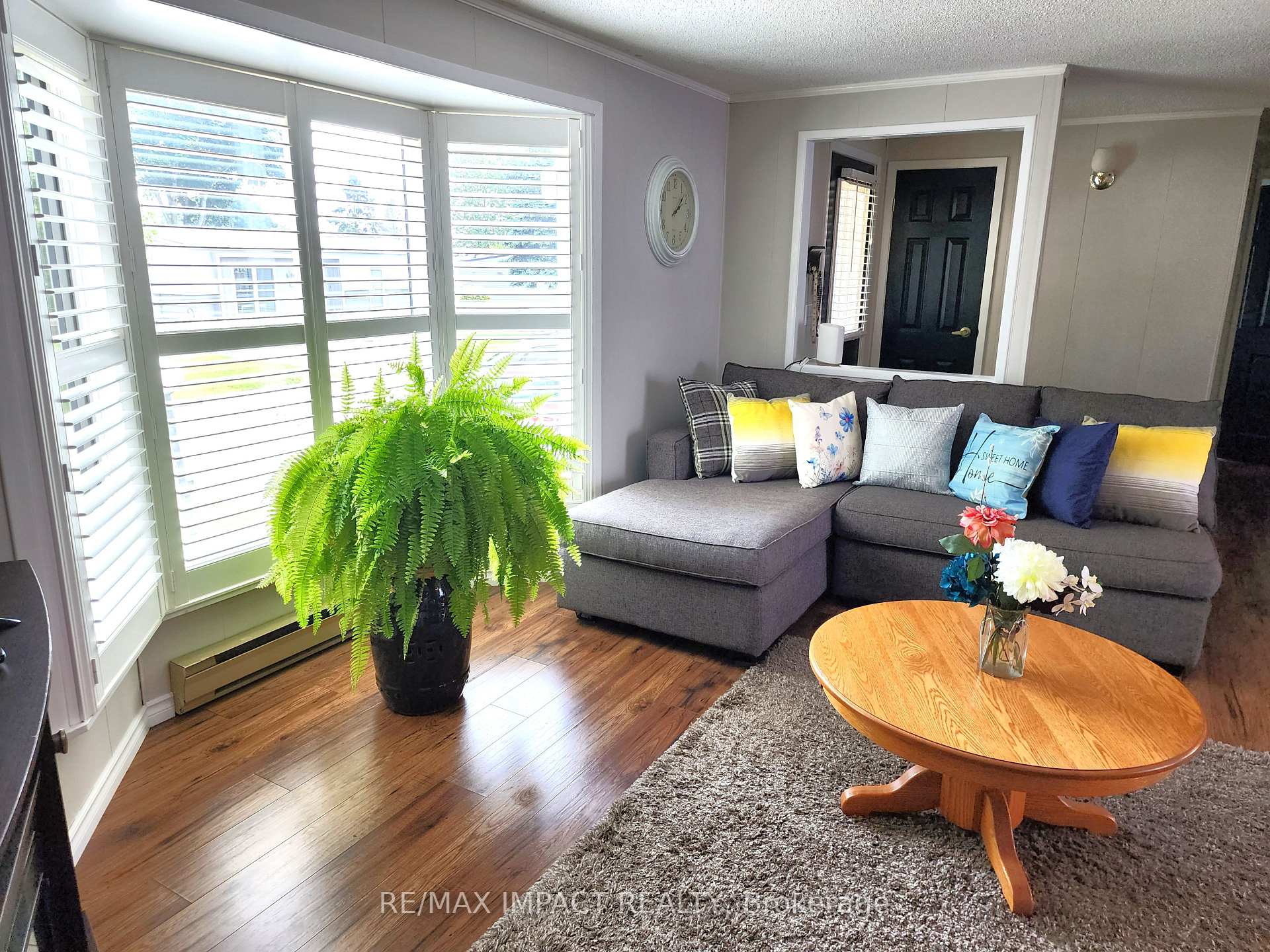 Photo 3 of 4 Champlain Court, Clarington, Newcastle — HOMEH