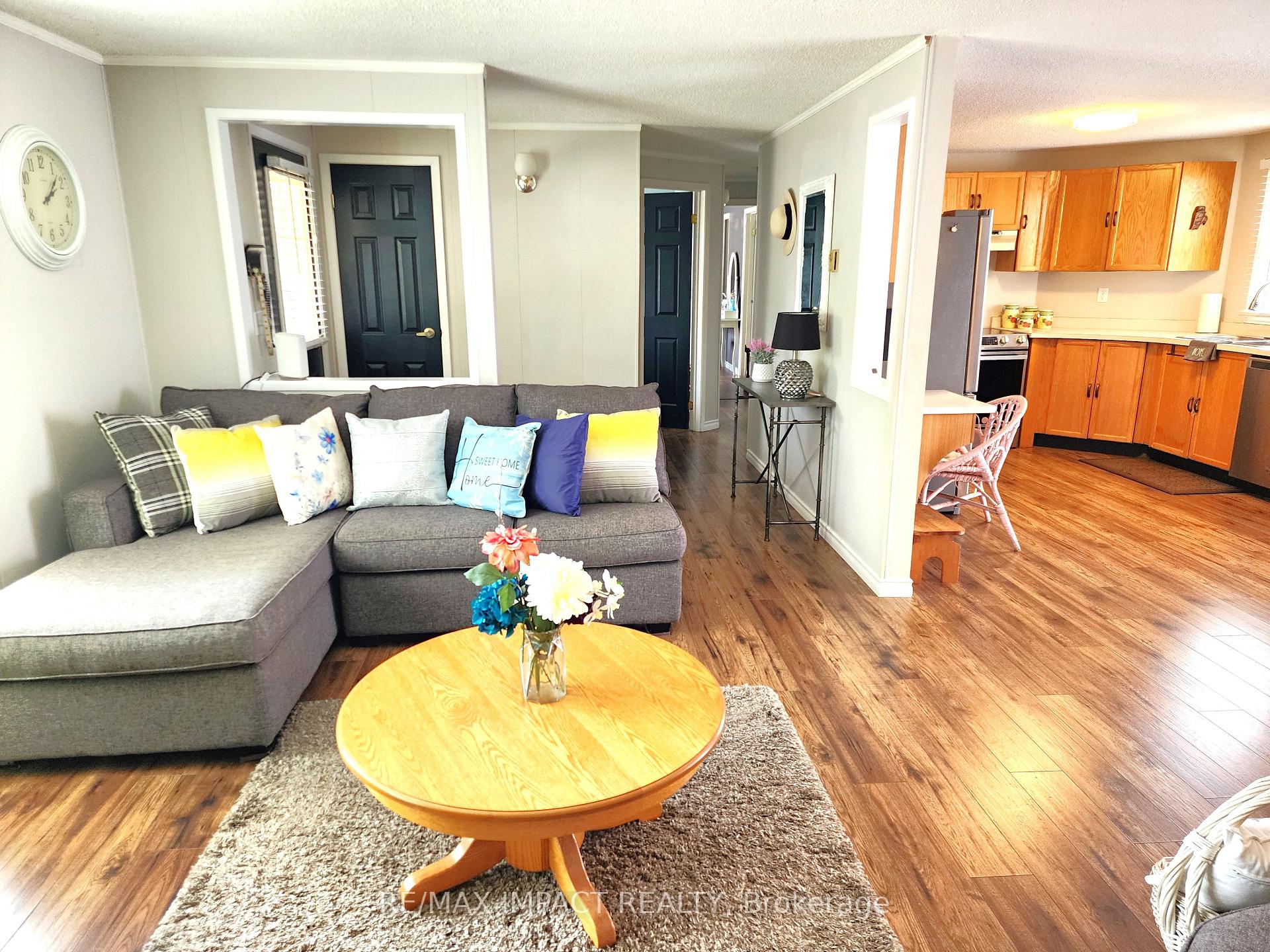 Photo 4 of 4 Champlain Court, Clarington, Newcastle — HOMEH