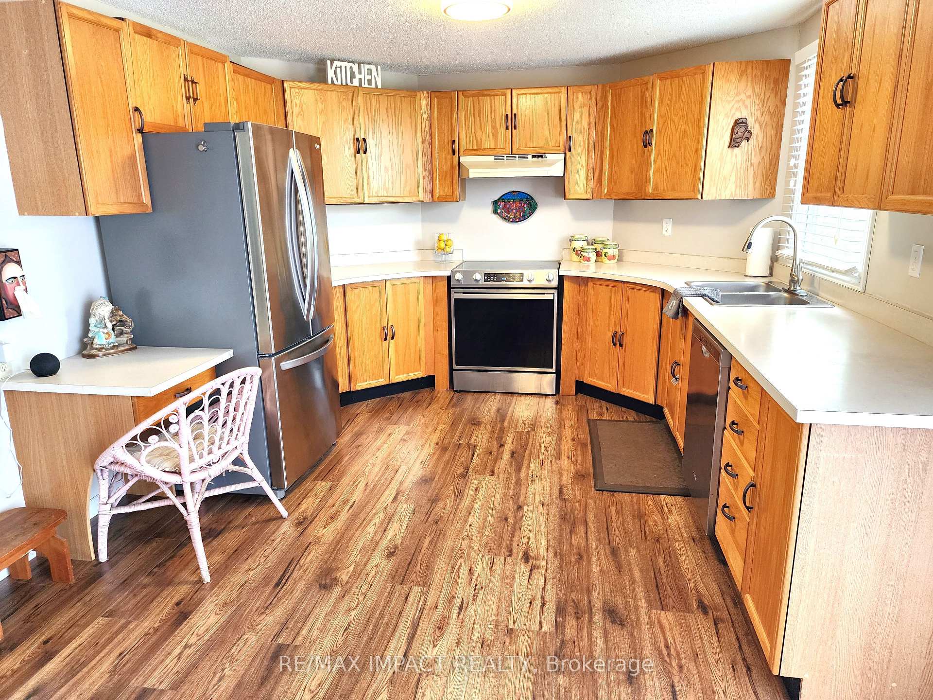 Photo 12 of 4 Champlain Court, Clarington, Newcastle — HOMEH
