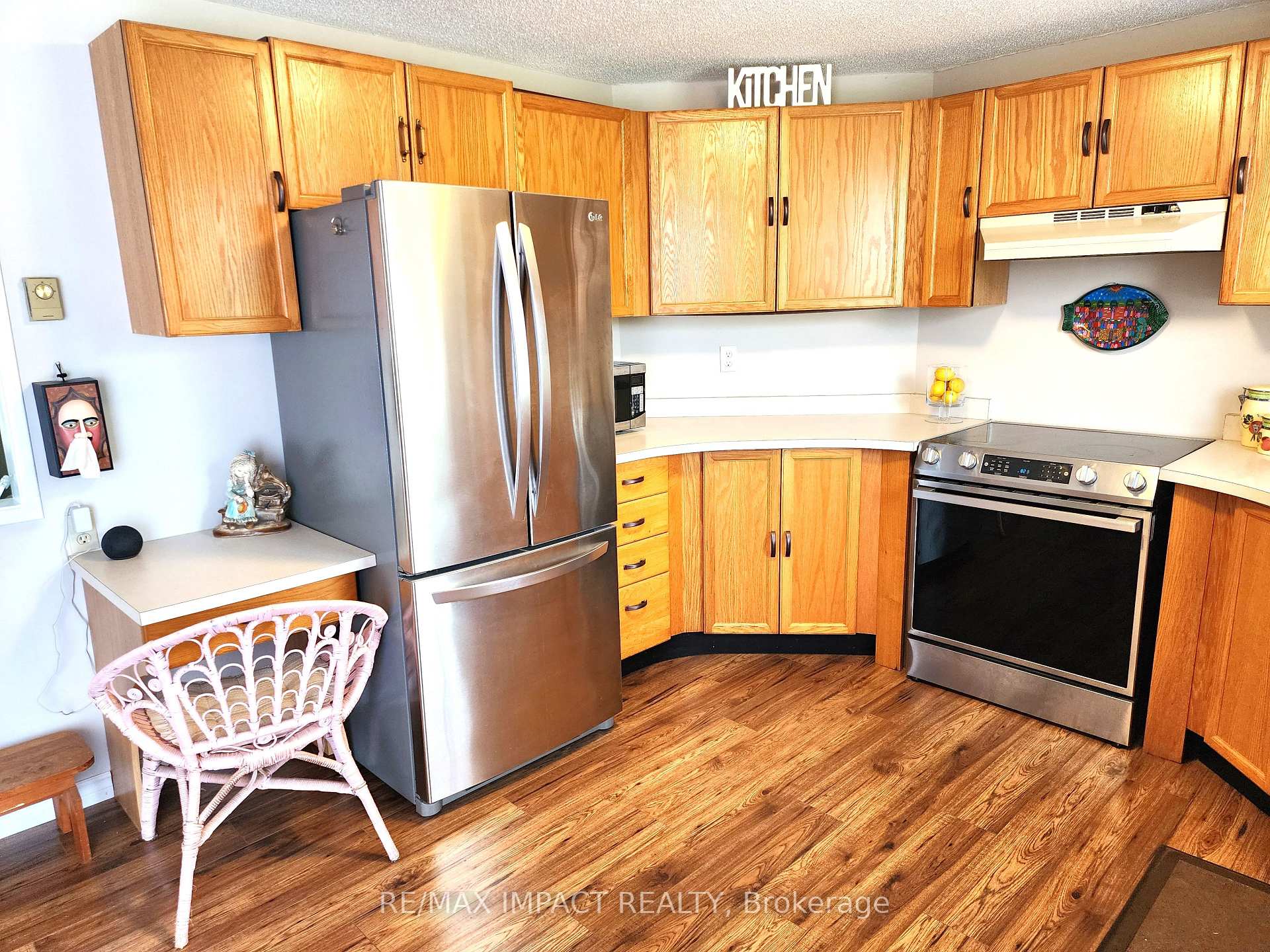 Photo 14 of 4 Champlain Court, Clarington, Newcastle — HOMEH