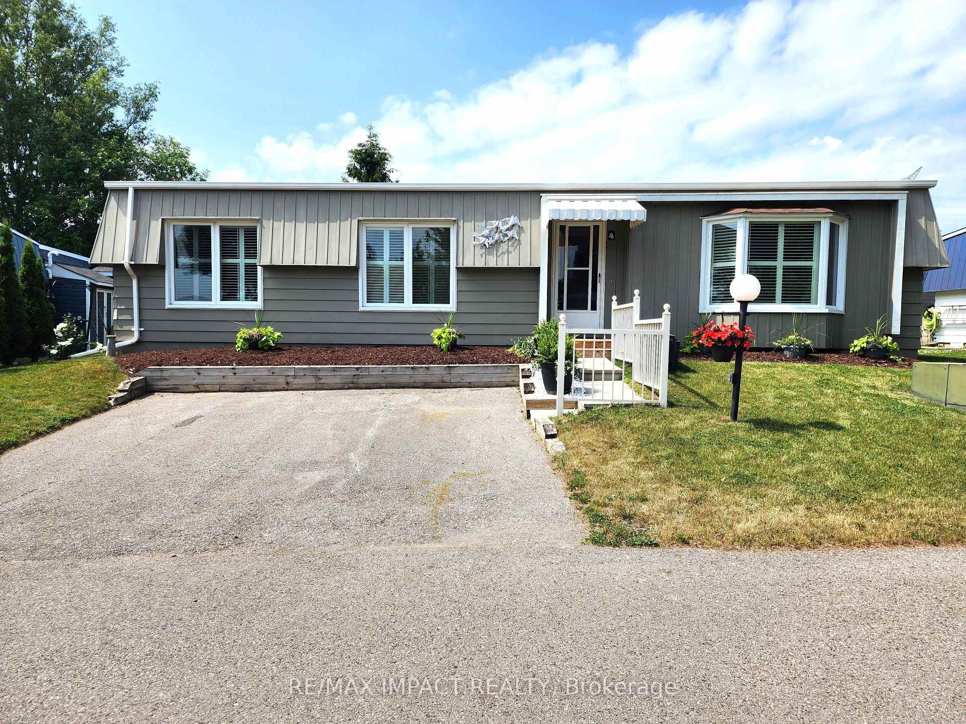 Photo 48 of 4 Champlain Court, Clarington, Newcastle — HOMEH