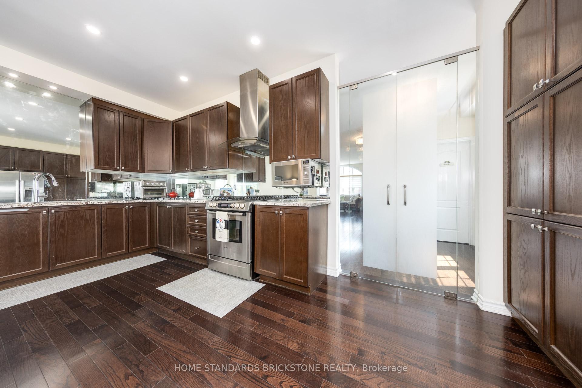 Photo 12 of Unit 28, 8777 Dufferin Street, Vaughan, Patterson — HOMEH