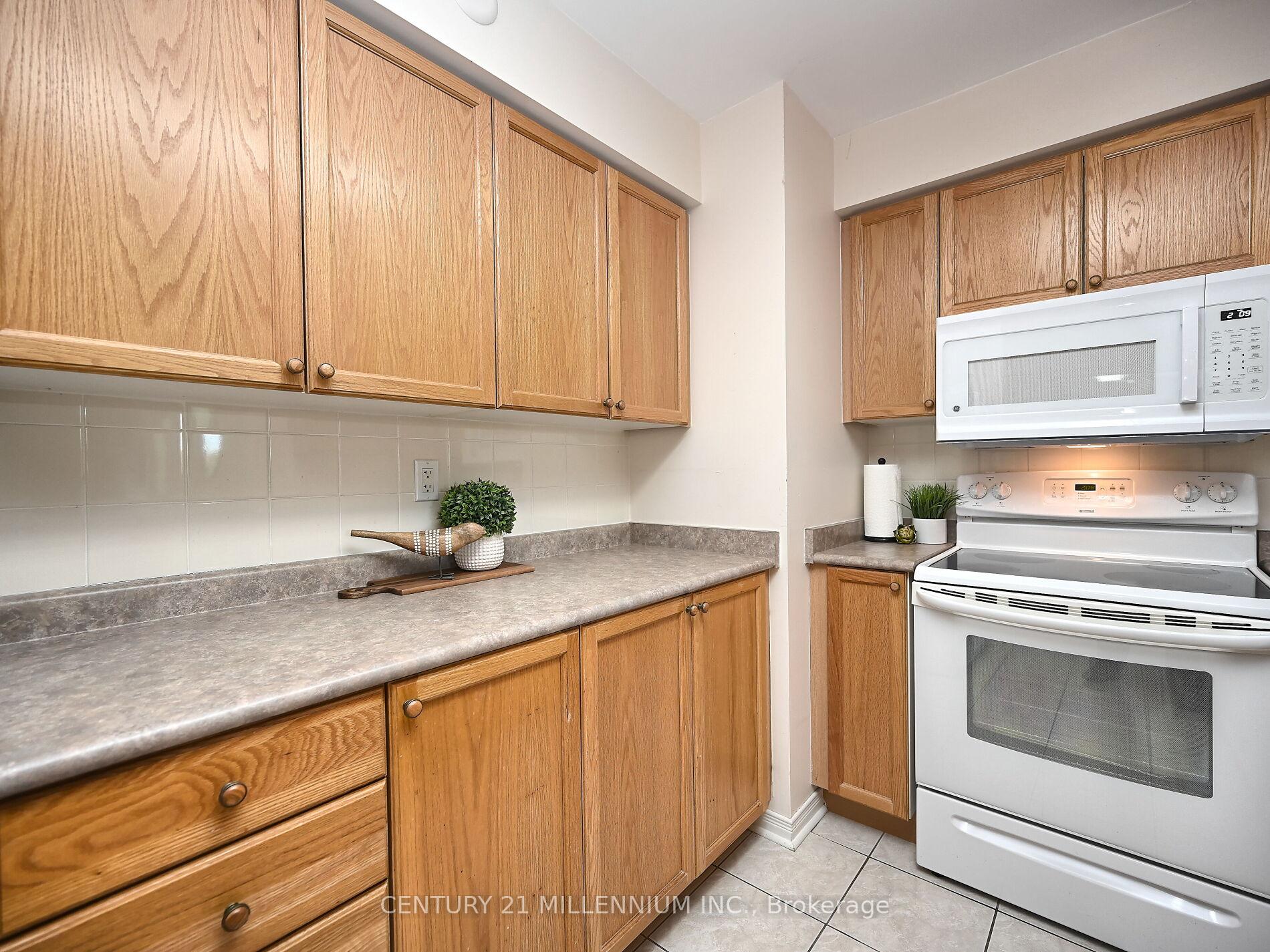 Photo 8 of Unit 113, 25 Via Rosedale, Brampton, Sandringham-Wellington — HOMEH