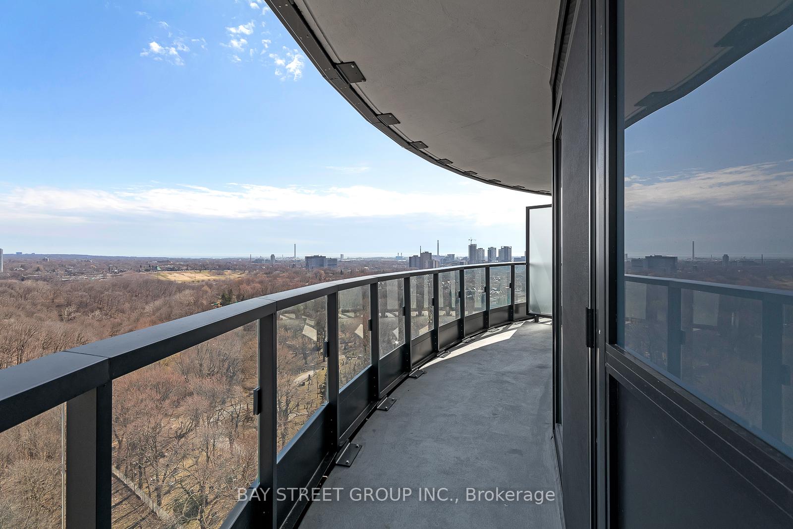 Photo 3 of Unit 1717, 585 Bloor Street E, Toronto, North St. James Town — HOMEH