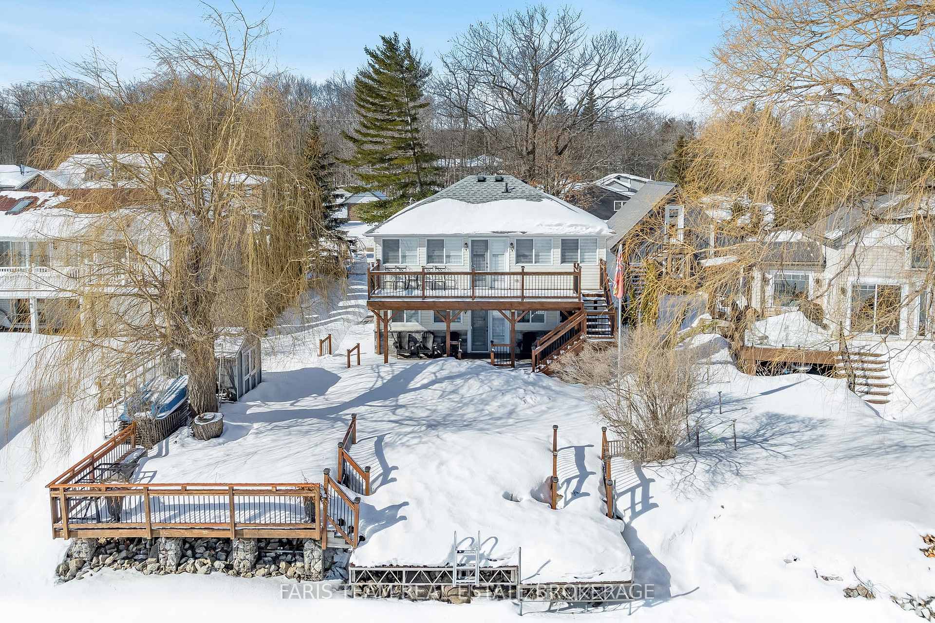 Front of 282 Robins Point Road