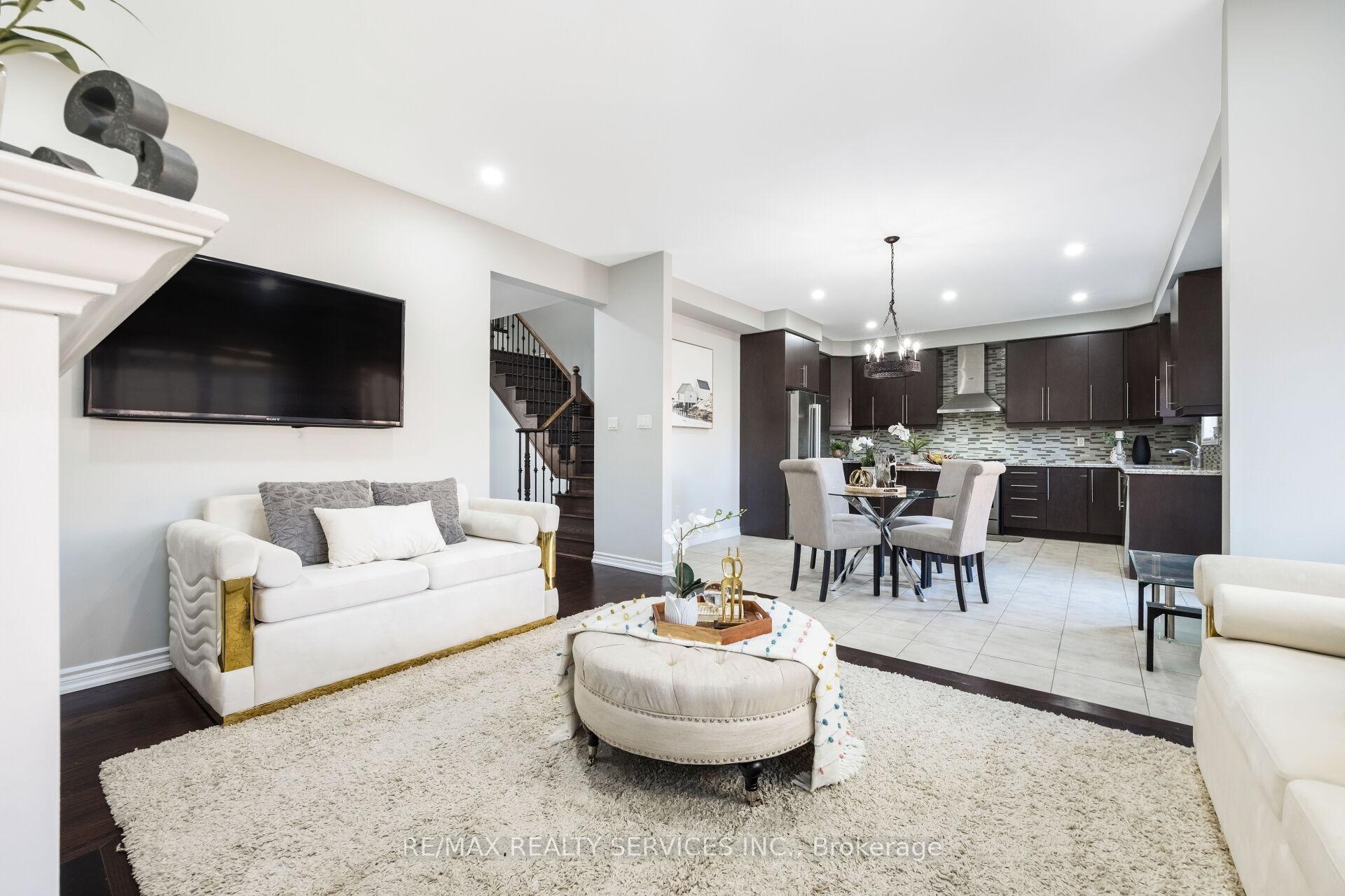 Photo 13 of 21 Magical Road, Brampton, Northwest Brampton — HOMEH
