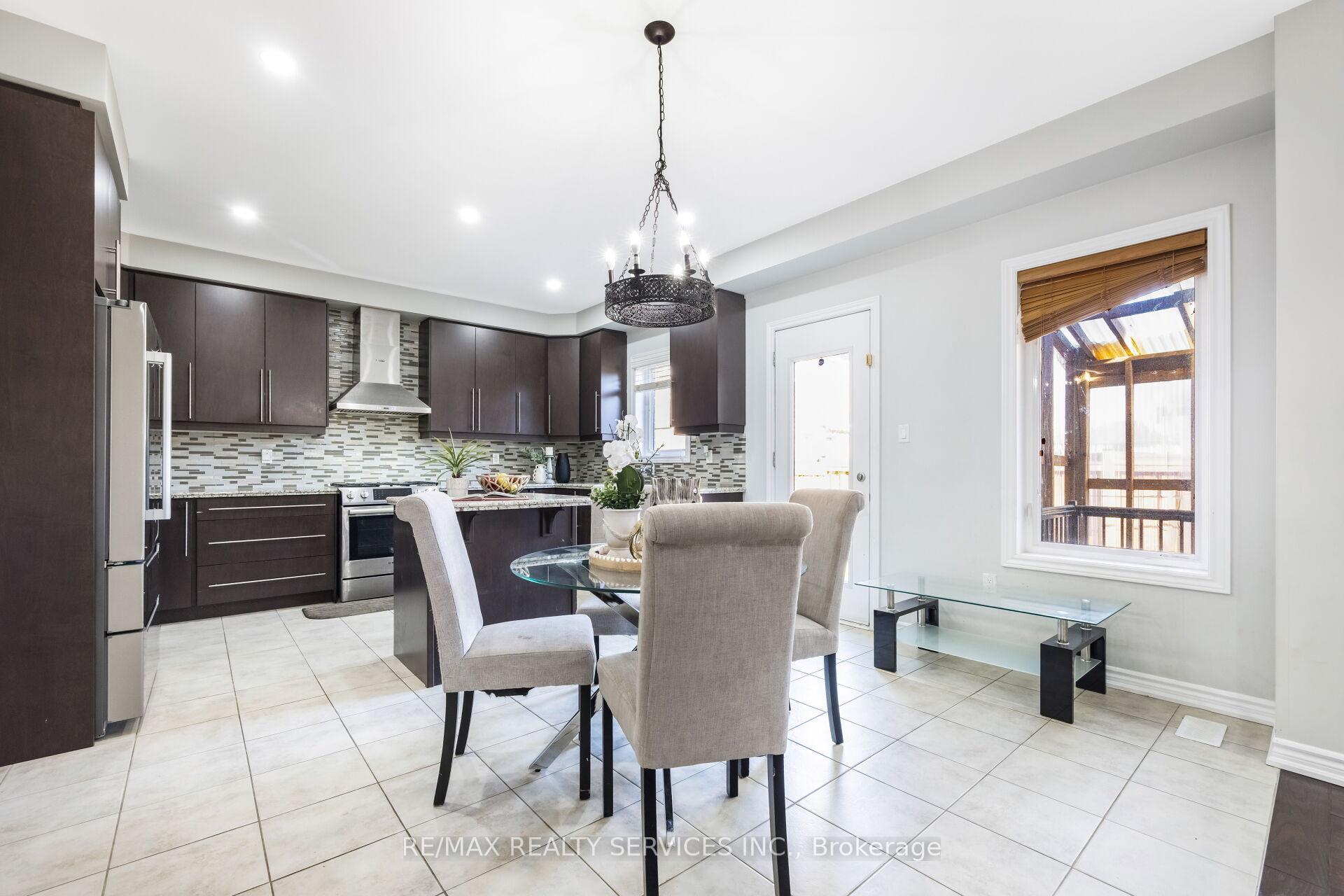 Photo 15 of 21 Magical Road, Brampton, Northwest Brampton — HOMEH