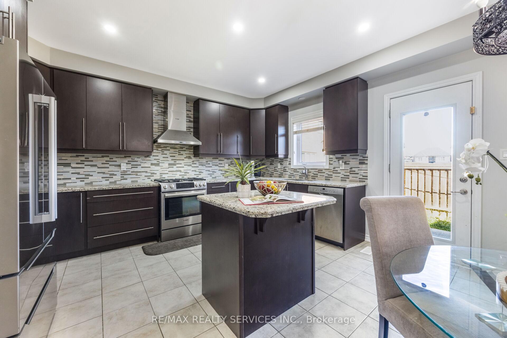 Photo 16 of 21 Magical Road, Brampton, Northwest Brampton — HOMEH