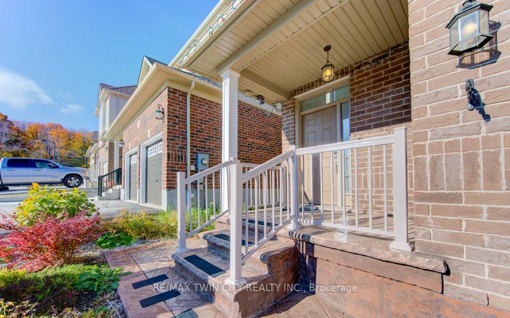 Photo 3 of 361 Beechdrops Drive, Waterloo, Vista Hills — HOMEH