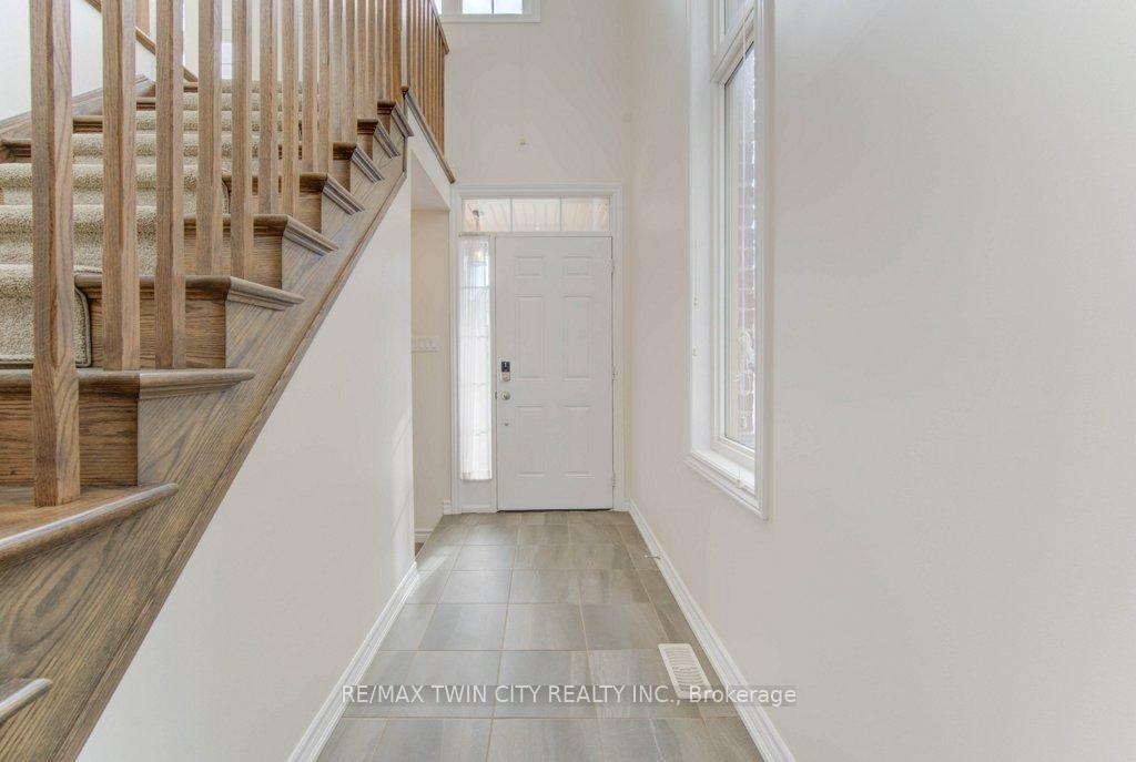 Photo 4 of 361 Beechdrops Drive, Waterloo, Vista Hills — HOMEH
