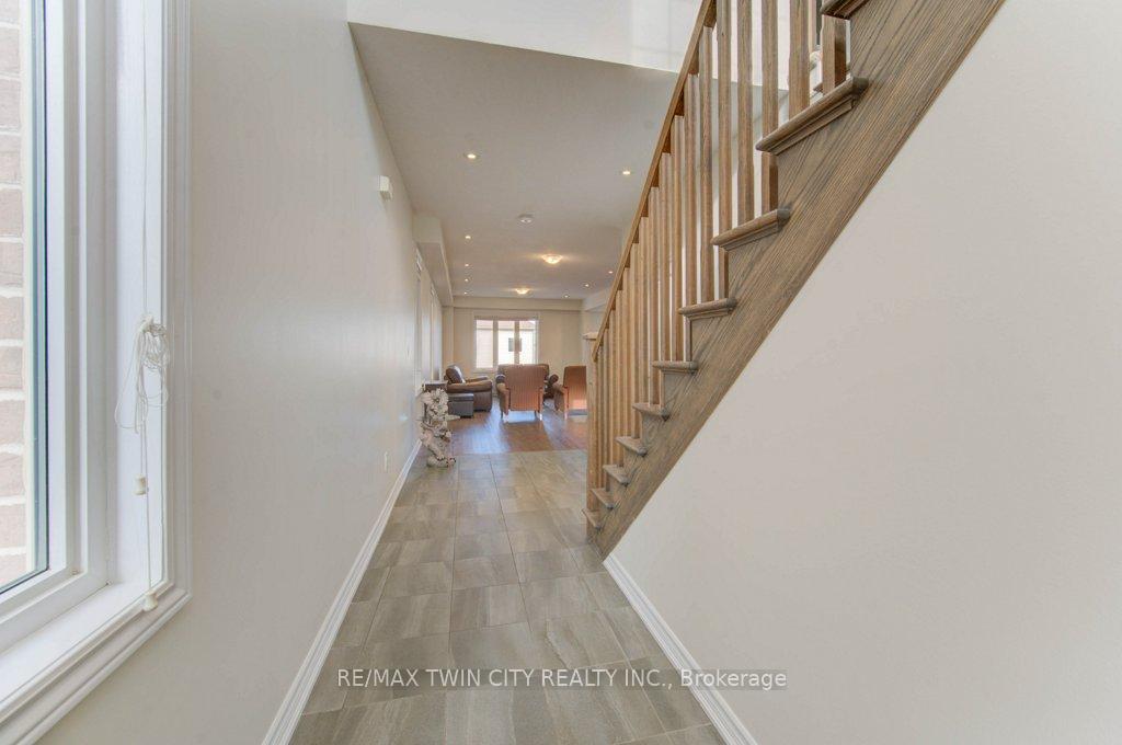Photo 5 of 361 Beechdrops Drive, Waterloo, Vista Hills — HOMEH