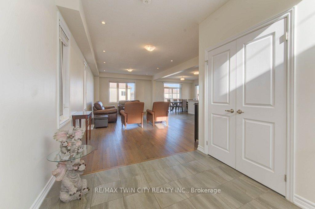 Photo 6 of 361 Beechdrops Drive, Waterloo, Vista Hills — HOMEH