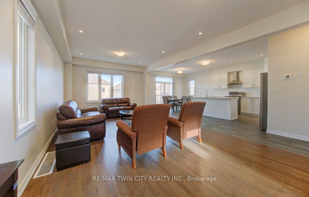 Photo 7 of 361 Beechdrops Drive, Waterloo, Vista Hills — HOMEH