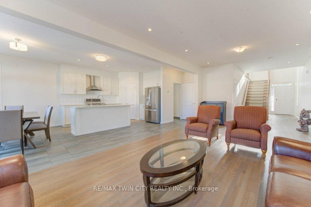 Photo 8 of 361 Beechdrops Drive, Waterloo, Vista Hills — HOMEH
