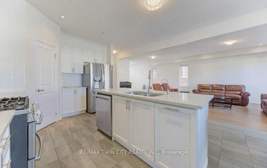 Photo 11 of 361 Beechdrops Drive, Waterloo, Vista Hills — HOMEH