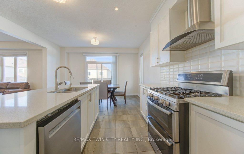 Photo 13 of 361 Beechdrops Drive, Waterloo, Vista Hills — HOMEH