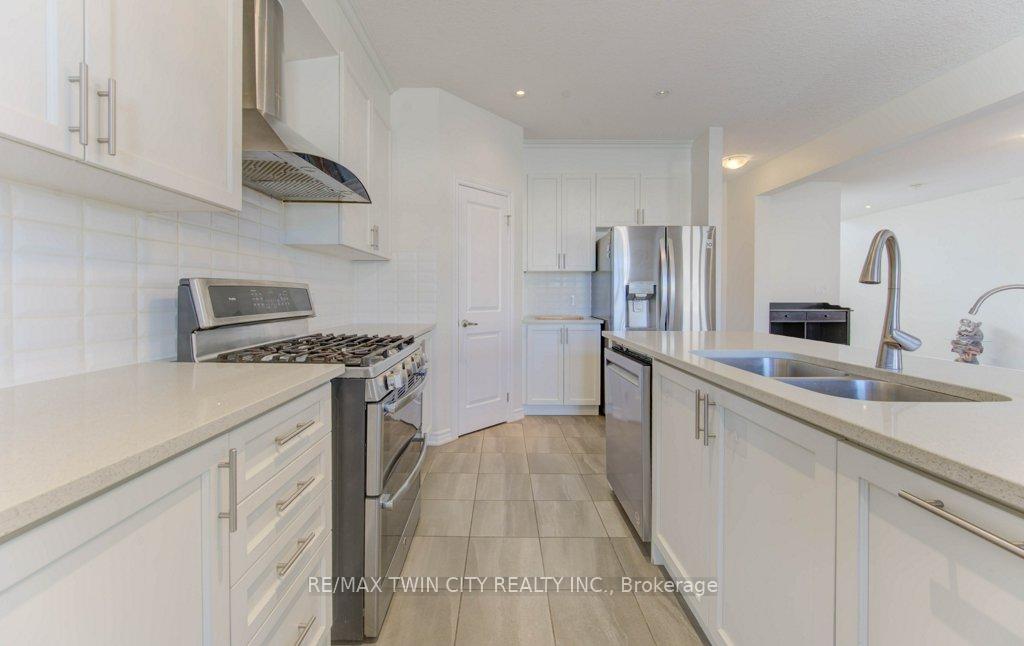 Photo 14 of 361 Beechdrops Drive, Waterloo, Vista Hills — HOMEH
