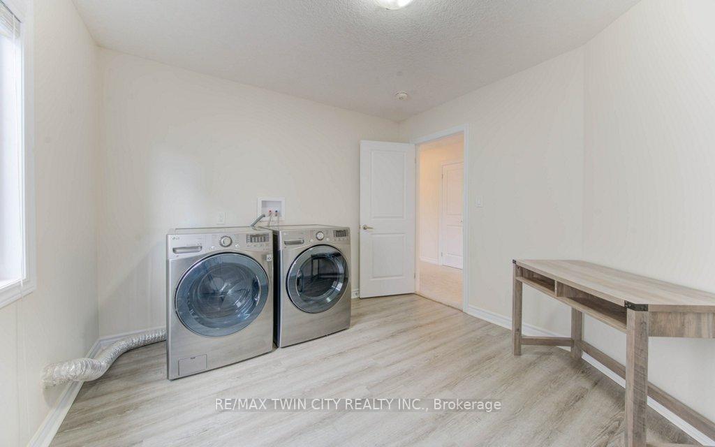 Photo 26 of 361 Beechdrops Drive, Waterloo, Vista Hills — HOMEH