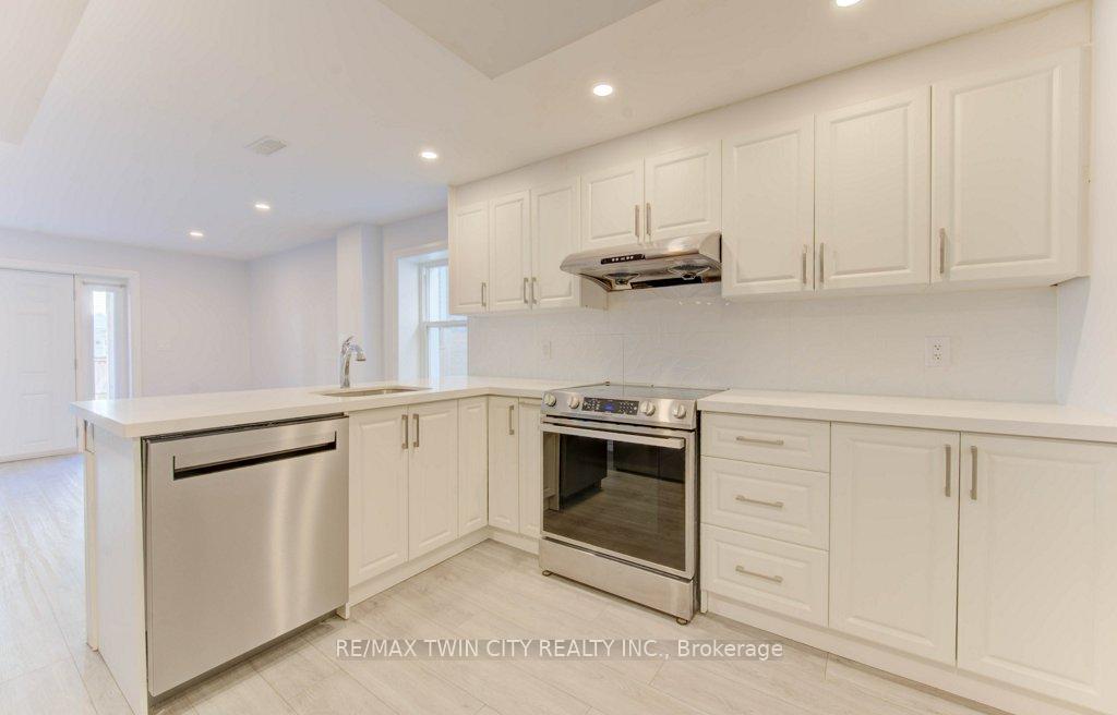 Photo 32 of 361 Beechdrops Drive, Waterloo, Vista Hills — HOMEH
