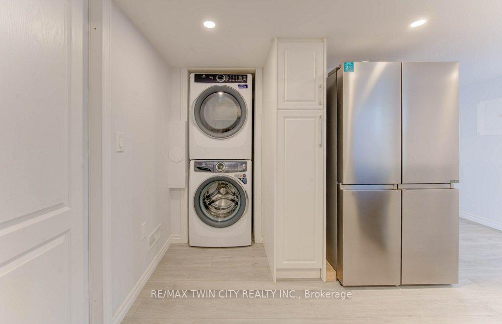 Photo 34 of 361 Beechdrops Drive, Waterloo, Vista Hills — HOMEH