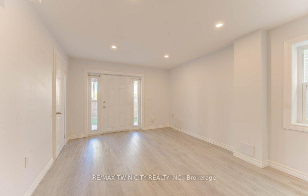 Photo 35 of 361 Beechdrops Drive, Waterloo, Vista Hills — HOMEH